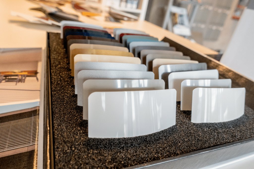 ausstellung_farben_bleche
