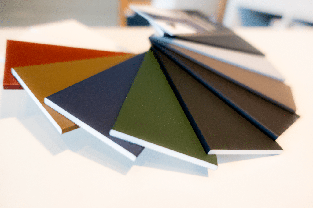 ausstellung_farben_fenster