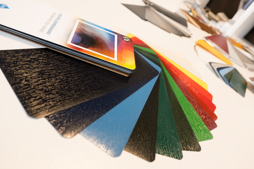 ausstellung_farben_kunststoff_fenster